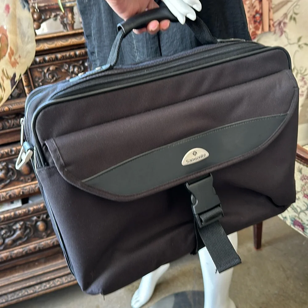 Samsonite portfolio Genuine brand not used Black Fir Laptop case Documents Brief